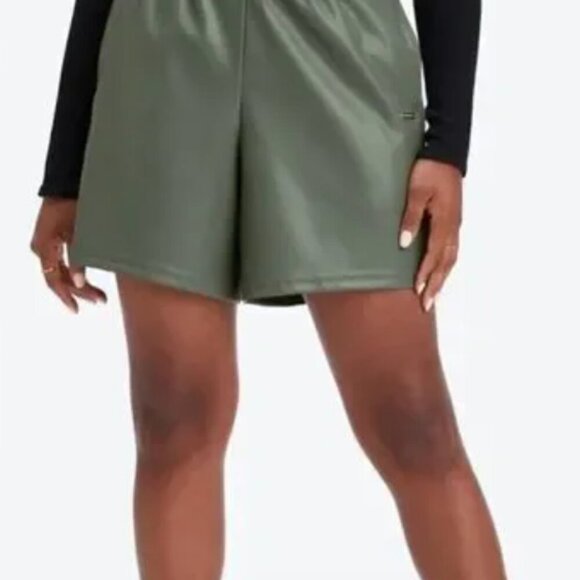 NWT Fabletics Smoke  Green Vegan Leather Shorts Size Medium (M) - Picture 1 of 10